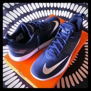 NEW Nike Fly By Low II Size 10